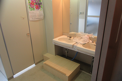 -社員寮の託児所にトイレをリフォームで増設しました-