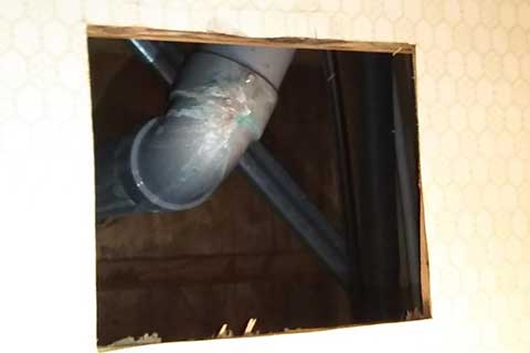 -戸建て住宅の水漏れによる床の修理と1階・2階のトイレリフォーム-