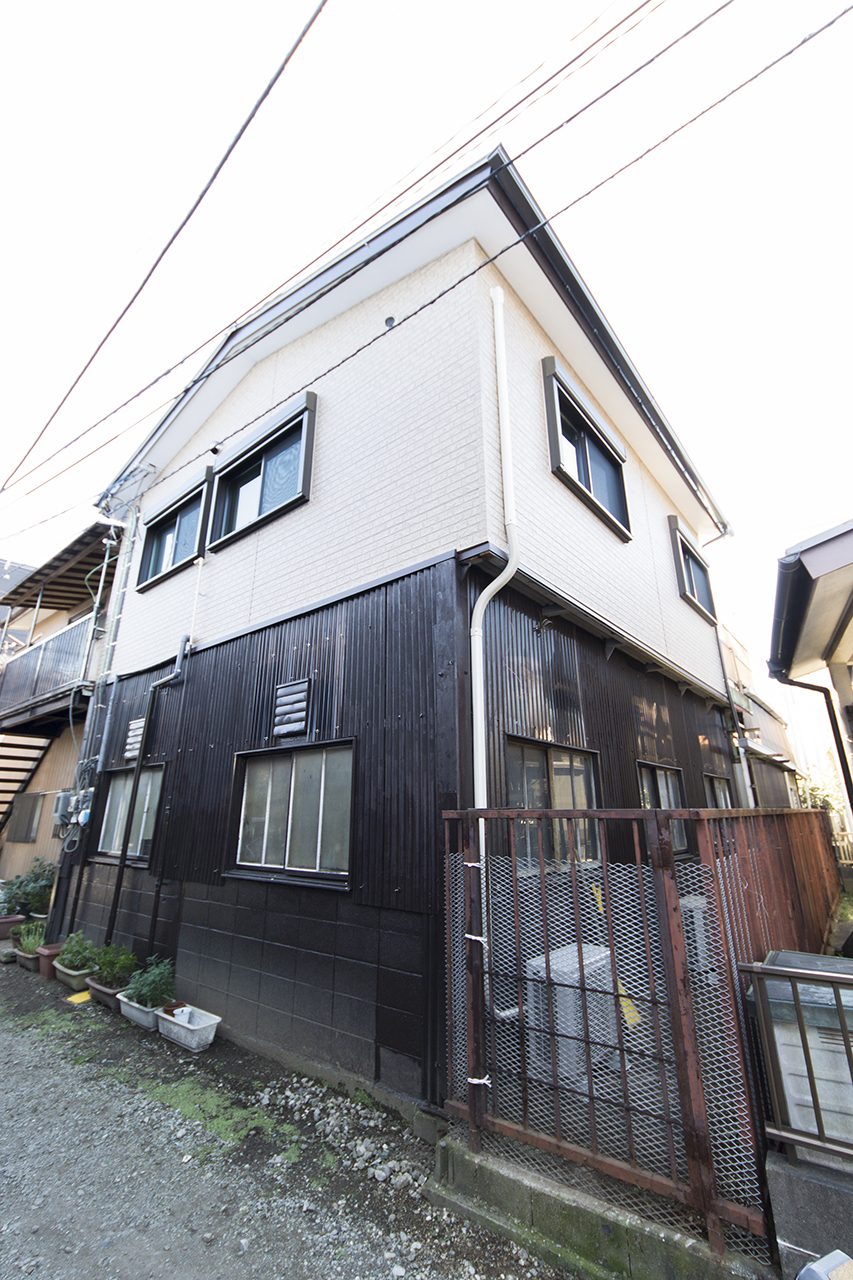 千葉のリフォーム リノベーション リフォーム施工事例 千葉市中央区 錆びたトタン外壁の木造住宅を断熱施工と窓断熱で暖かい家へリフォーム