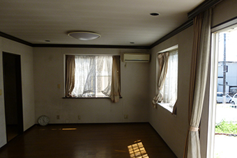 -中古木造住宅を無垢フローリング貼りと間取り変更リフォームで理想の家に-