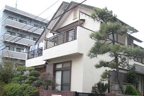 -木造の家の雨漏り修理+ガルバリウム屋根の重ね葺きと外壁塗装リフォーム-