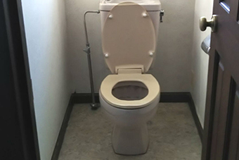 -掃除が楽で使用水量が少ないエコな便器に交換したトイレと洗面のリフォーム-