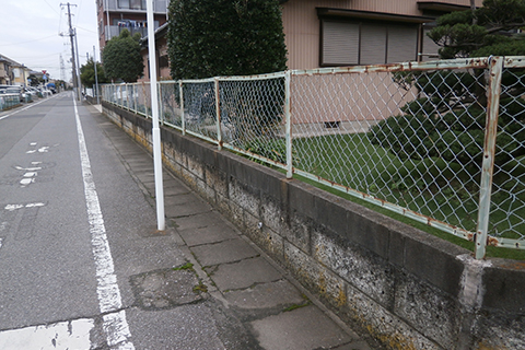 -古く破損した家のフェンスを安全なものに交換するエクステリアリフォーム-