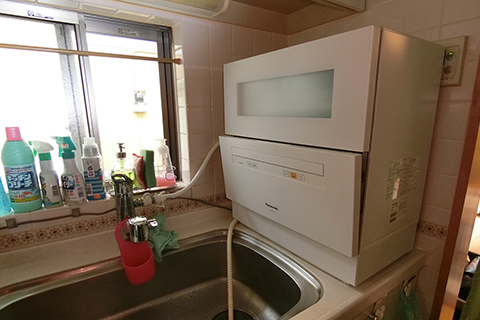 -木造住宅の台所を収納が増え掃除が楽になるシステムキッチンへリフォーム-