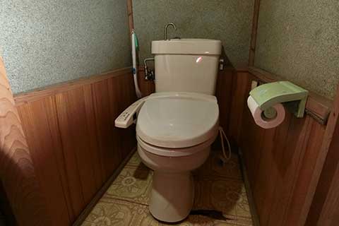 -トイレを節水・タンクレス便器に交換しておしゃれな和モダン風にリフォーム-