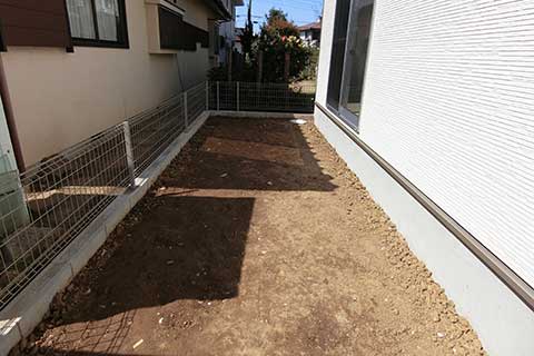 -建売の新築住宅にウッドデッキと窓にシャッターを後付けしてカスタマイズ-