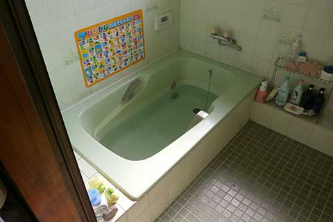 -広すぎた寒い浴室を断熱性の高いコンパクトなユニットバスにリフォーム-