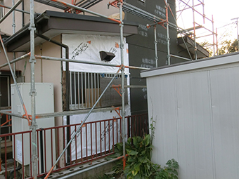 シロアリ被害と雨漏り修理の外壁リフォーム n201302_03.jpg