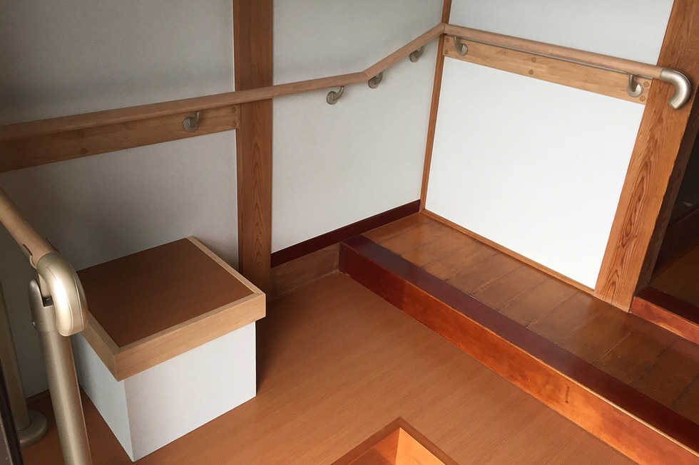 玄関の出入りが安全になる敷台の造作リフォームi150601_04.jpg