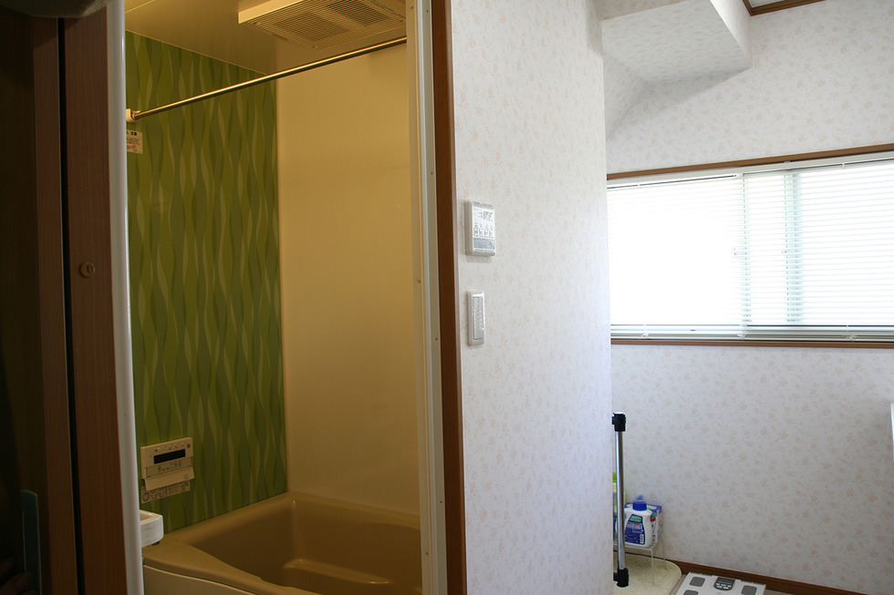 戸建住宅の台所をリフォームで対面キッチンの使いやすいLDKにh151001_06.jpg