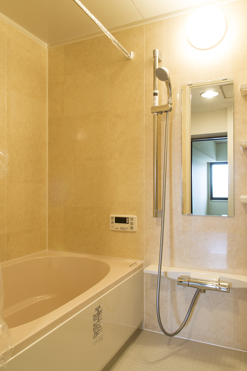 -無垢フローリングとエコカラットで仕上げたマンションリノベーション-