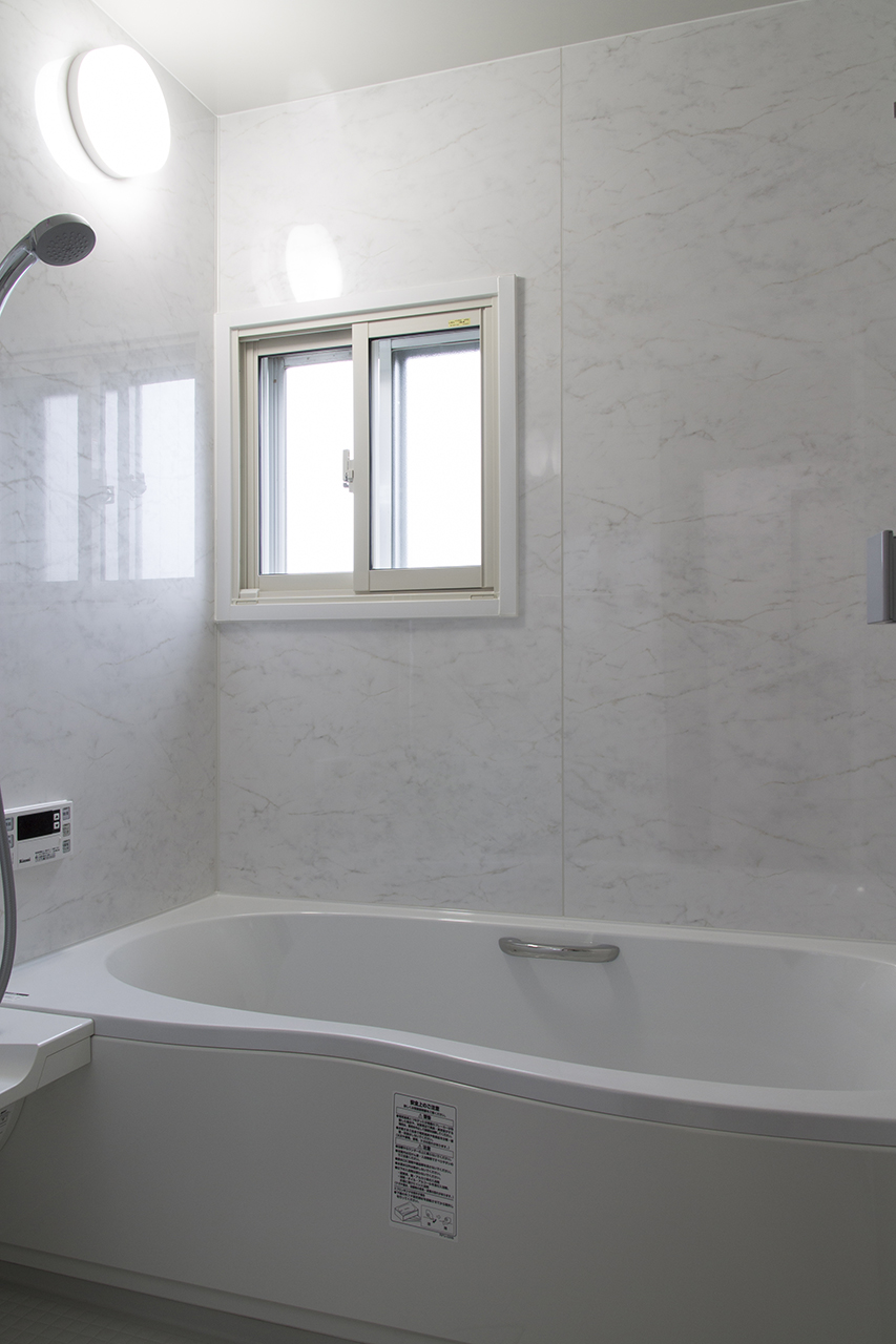 浴室も新たに造りました。-鉄骨造の社員寮をリフォームでシンプルでスマートな家に-