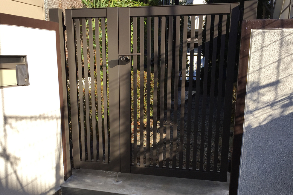 市原市　K様 古くなった門扉と門扉へのステップをリフォームで安全な家の入口に