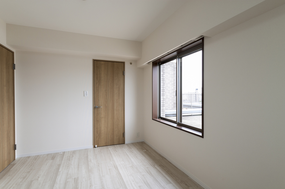 -インテリアとキッチン/水回り設備に凝ったマンションリノベーション-居室も床材・建具は揃えています。
