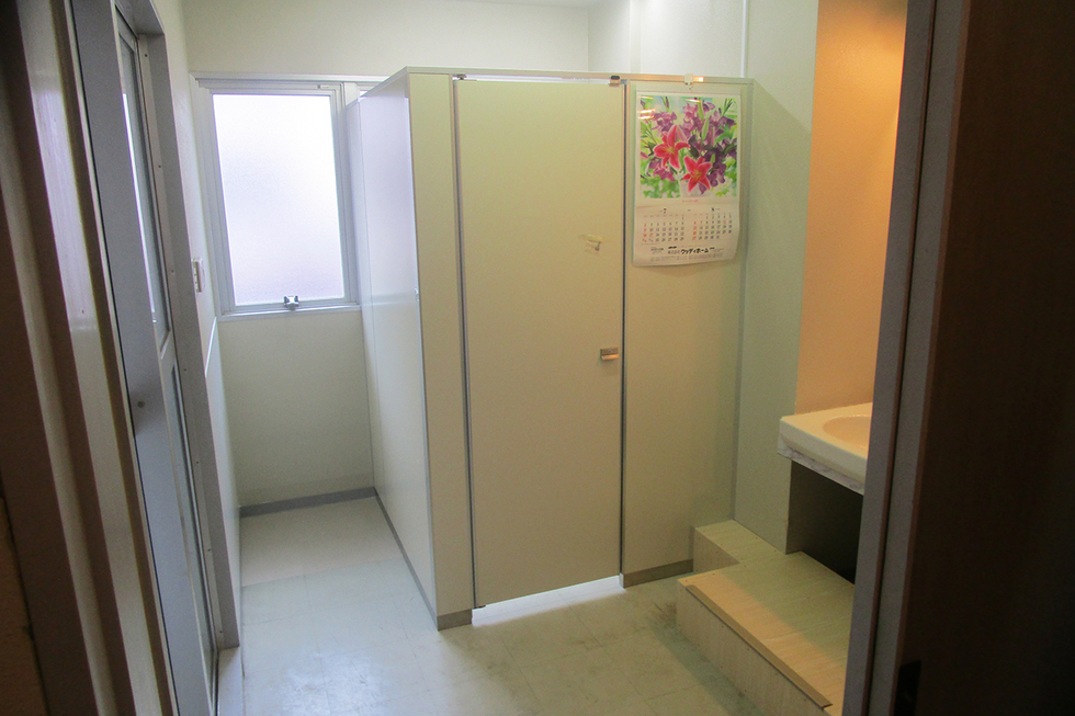 -社員寮の託児所にトイレをリフォームで増設しました-