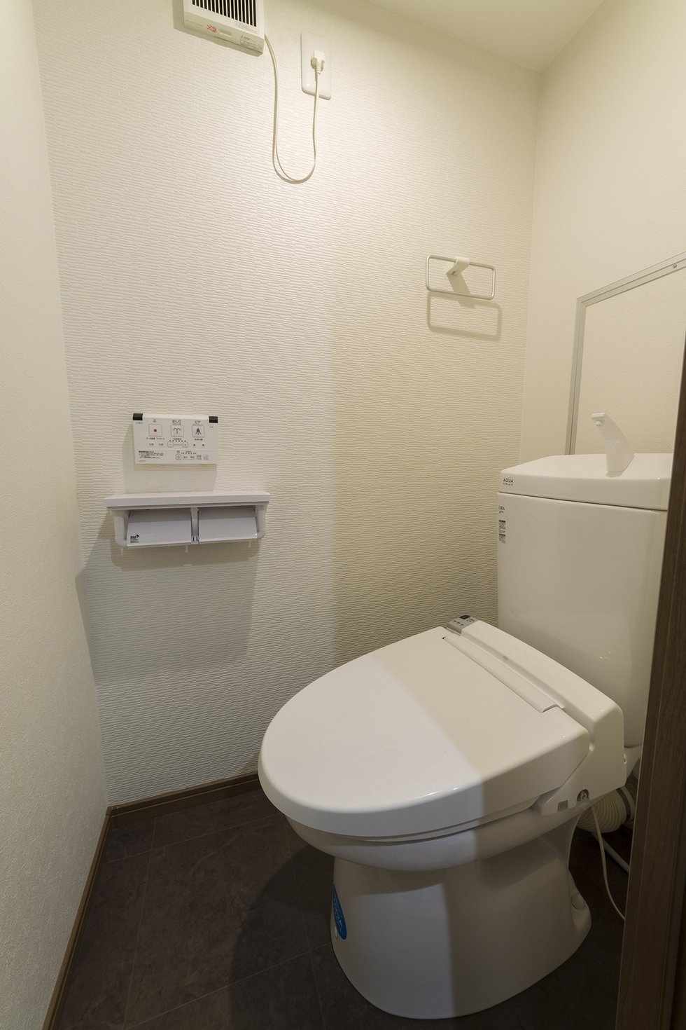 -団地を窓・壁断熱と置床でのバリアフリー化で快適な家へリフォーム-予算を抑えてシンプルな商品を選定しました。