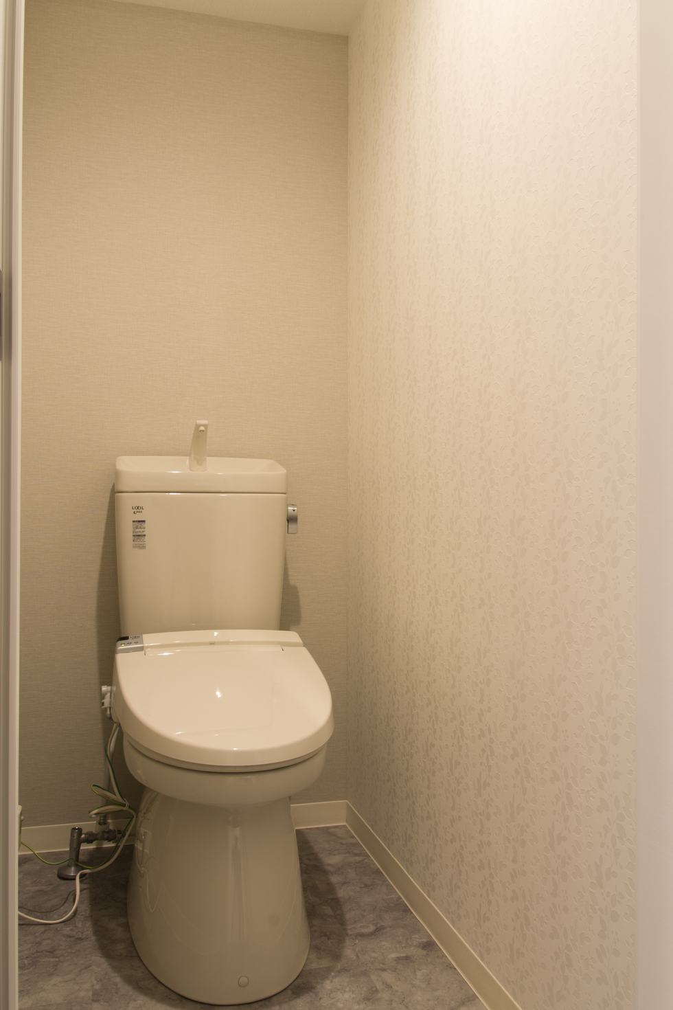 -費用を抑えて内装・インテリアはこだわった賃貸マンションのフルリフォーム-3点セットで浴室と一緒だったトイレは一つの空間になってとても居心地がよくなりました。