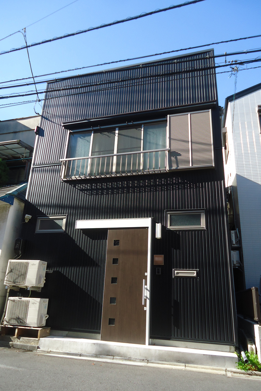 -築45年の木造の店舗兼住宅を耐震診断・補強で安心できる家にリフォーム-耐震強度を上げるため、耐震壁を施工。防犯性にも一役かっています。