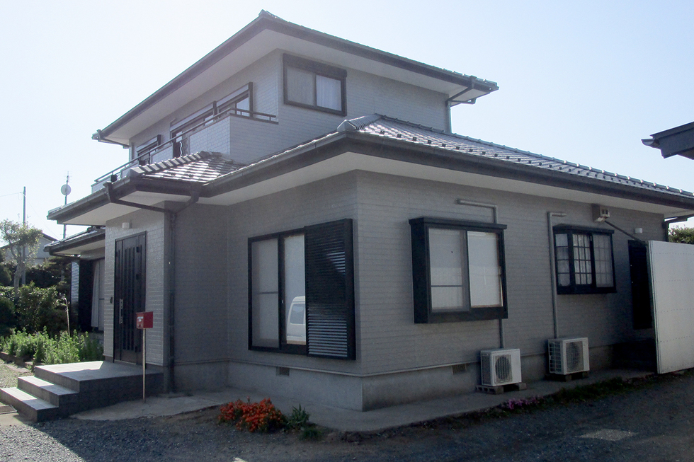-高耐候・長寿命塗料での外壁塗装リフォームで新築の様な外観の家に-