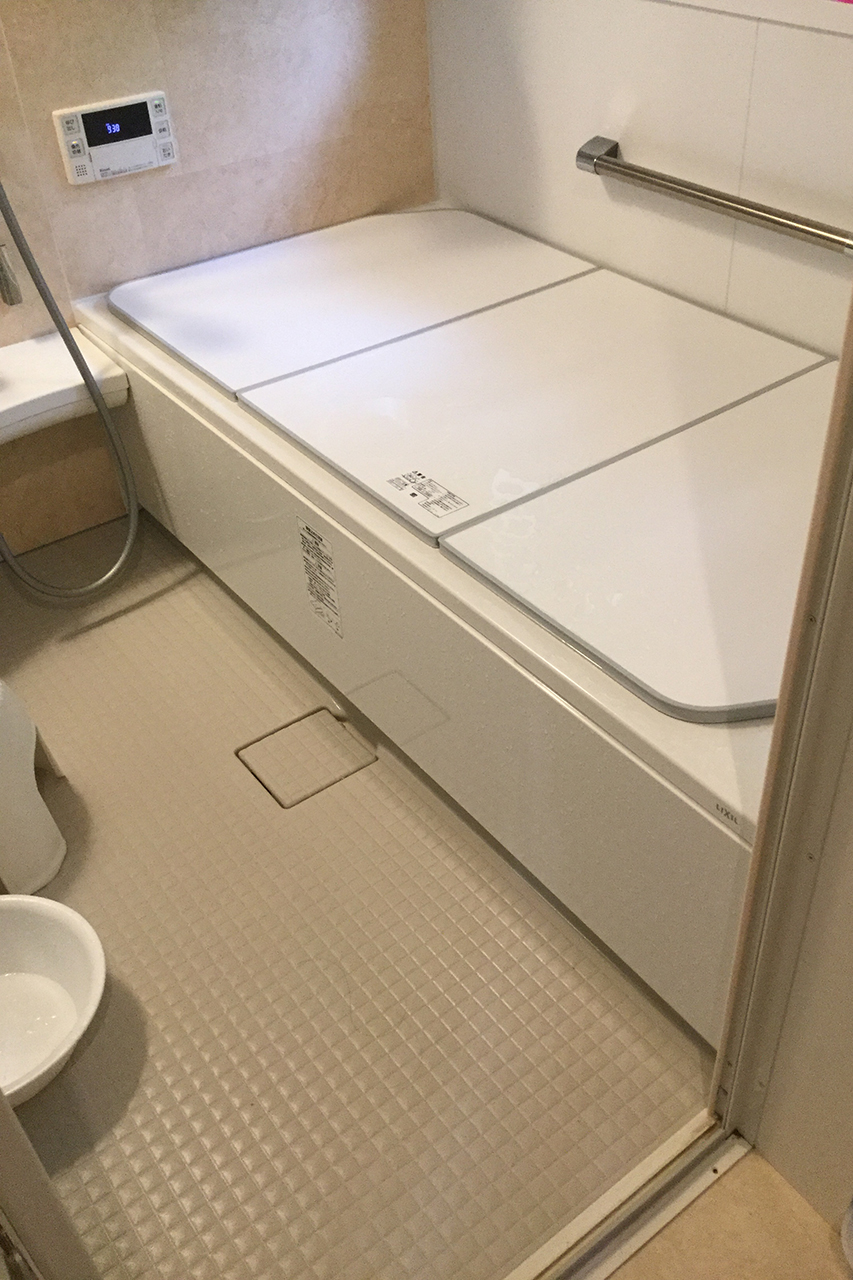 -二世帯同居する築200年の家を断熱・間取り変更リフォームで古民家再生-ユニットバスはLIXILのアライズ。換気乾燥暖房機を設置し、窓もペアガラスのサッシに交換。寒さ対策は万全です。