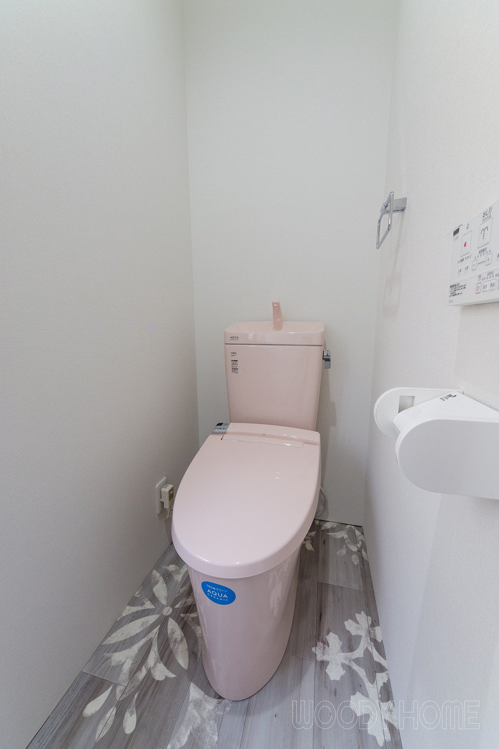 -トイレ 木造3階建ての家をライフスタイルにあわせて二世帯住宅にリノベーション-