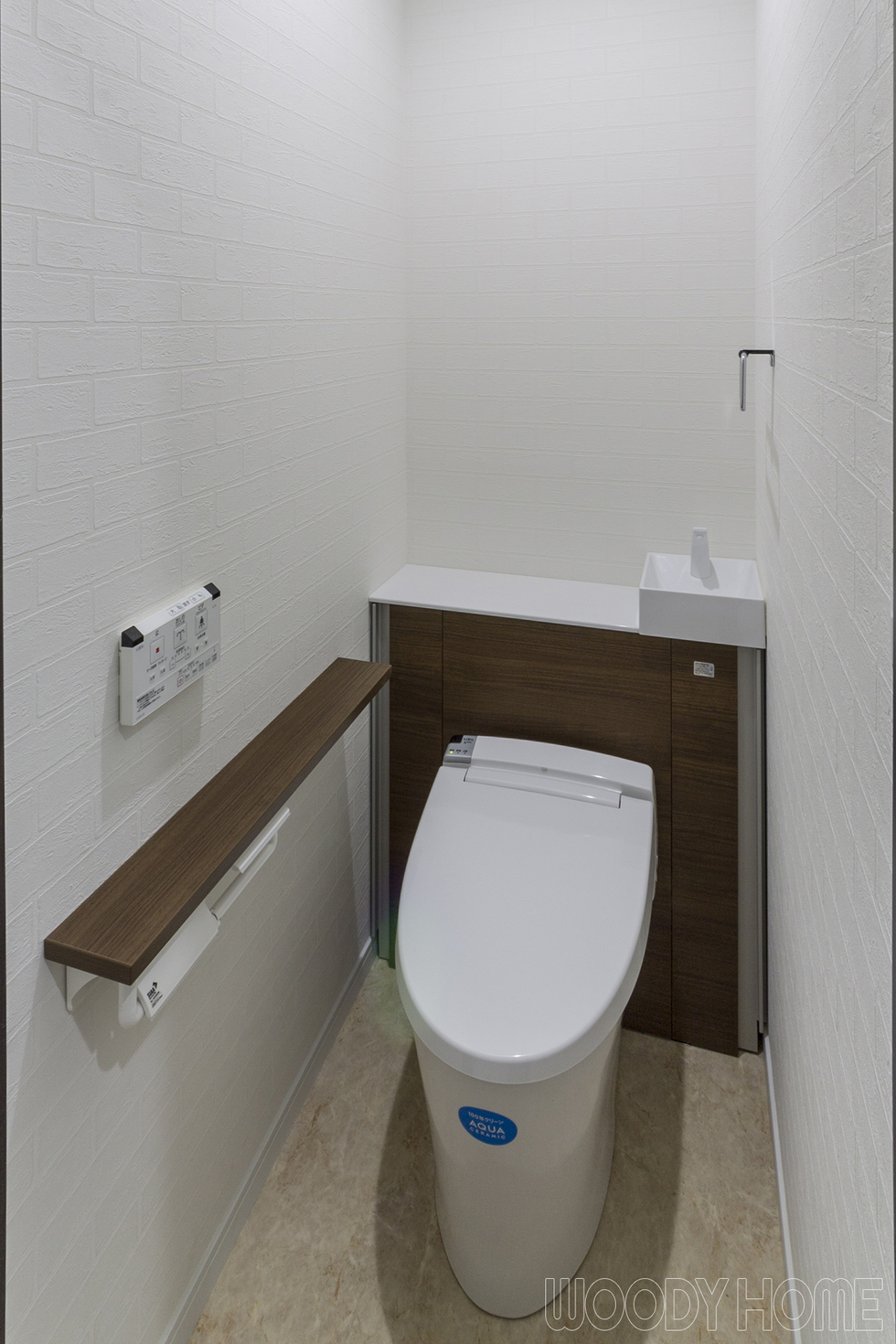 -トイレ 三階建て木造住宅を耐震・断熱・間取り変更リフォームでエコで快適な家に-