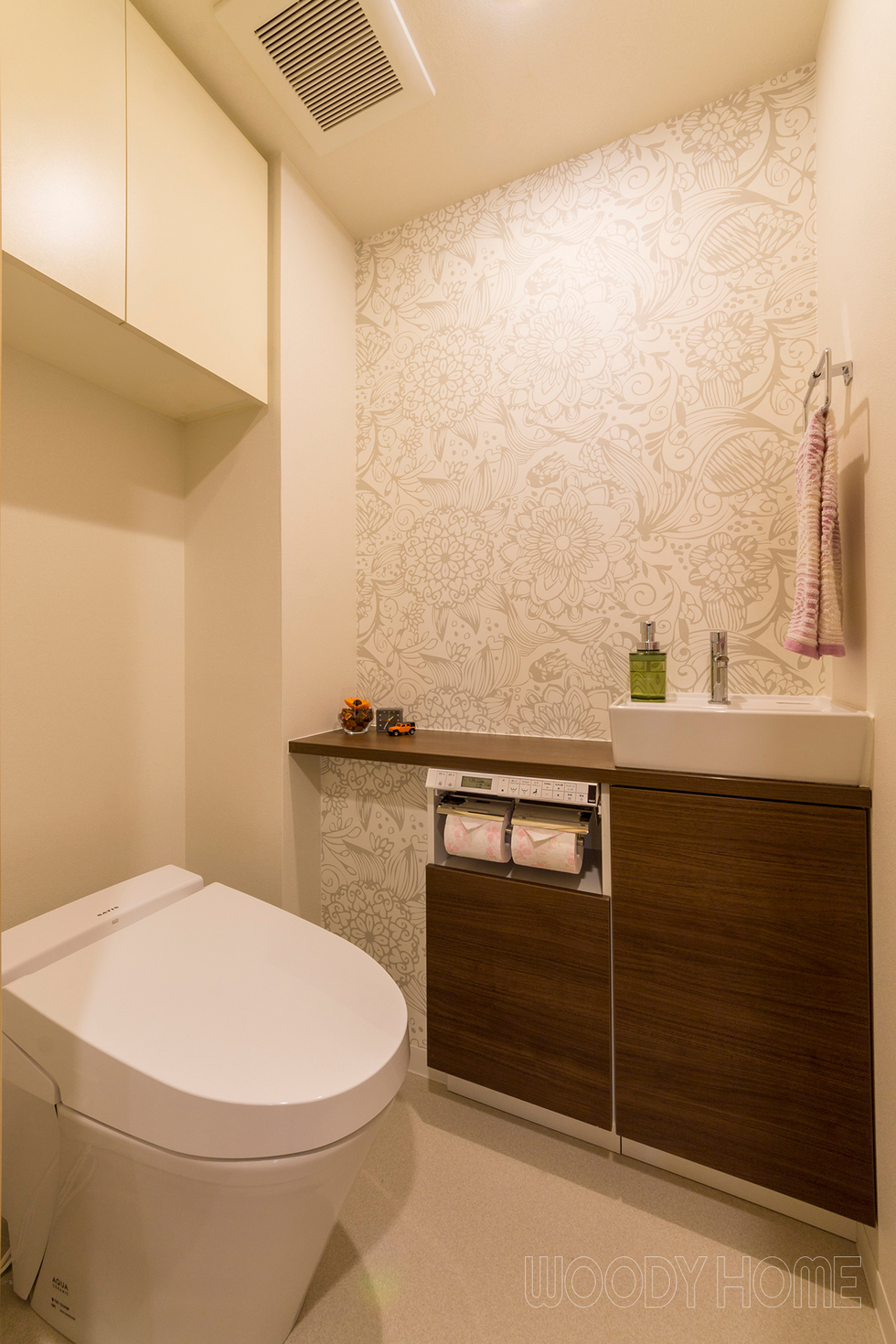 -トイレ 浦安市 
壁紙やフローリングも・インテリアに拘る中古マンションデザインリフォーム-