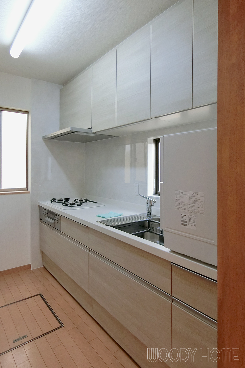 -キッチン 木造住宅の台所を収納が増え掃除が楽になるシステムキッチンへリフォーム-