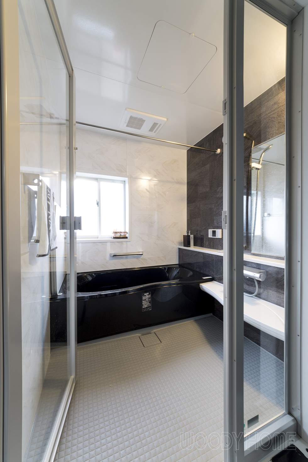 -浴室 モダンなモノトーンインテリアの家のキッチン・浴室・洗面リフォーム-