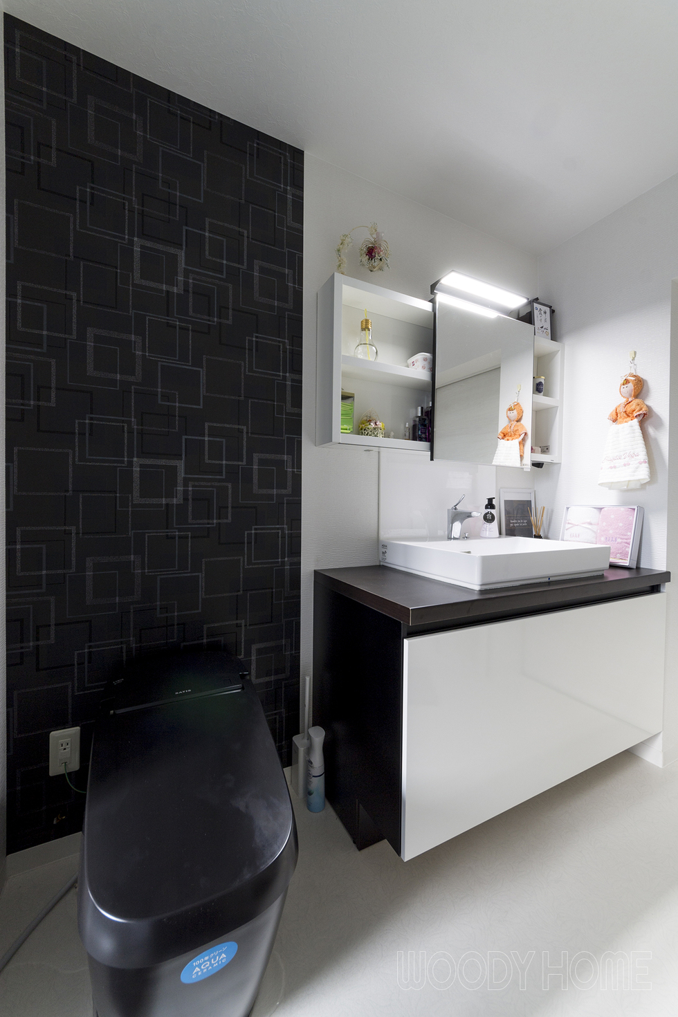 -トイレ モダンなモノトーンインテリアの家のキッチン・浴室・洗面リフォーム-