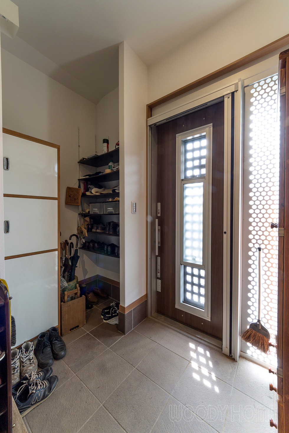 -玄関まわり 木造二階建ての家を間取り変更で平屋にして和モダン住宅へリノベーション-