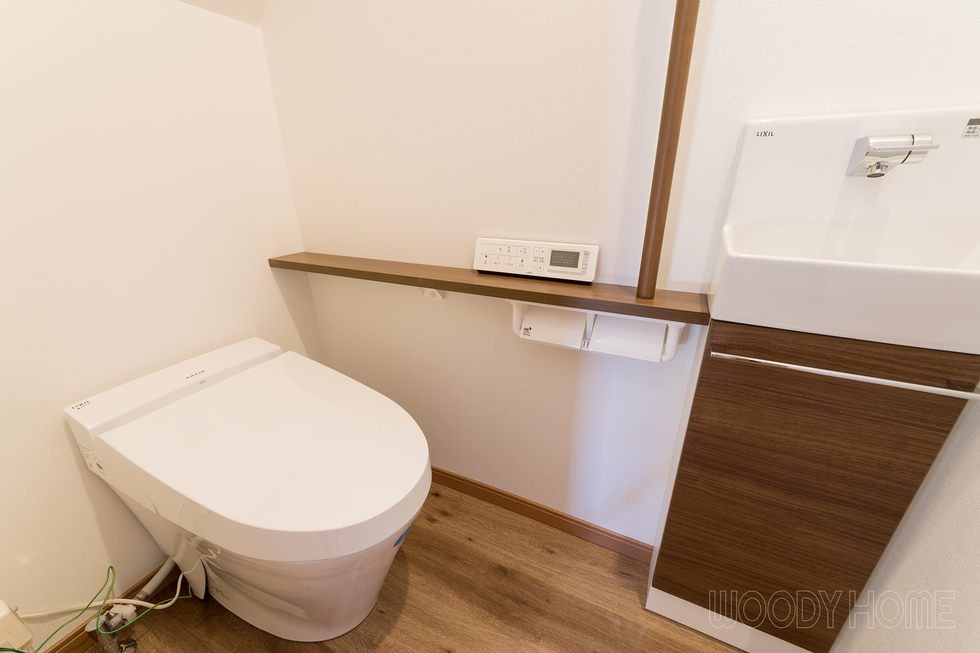 -トイレ 木造二階建ての家を間取り変更で平屋にして和モダン住宅へリノベーション-