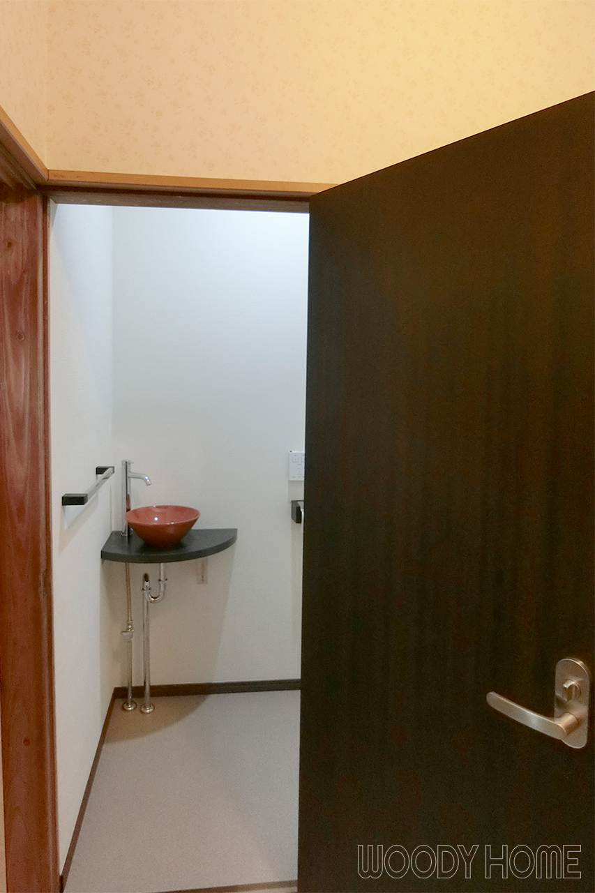 -その他  トイレを節水・タンクレス便器に交換しておしゃれな和モダン風にリフォーム-