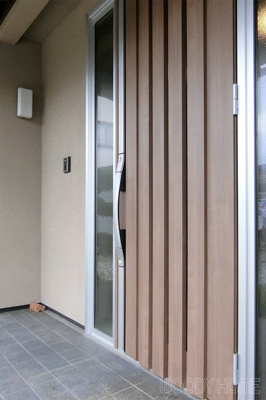 -玄関まわり  間取り変更で家族が集まる広々LDK　二世帯住宅リノベーション-
