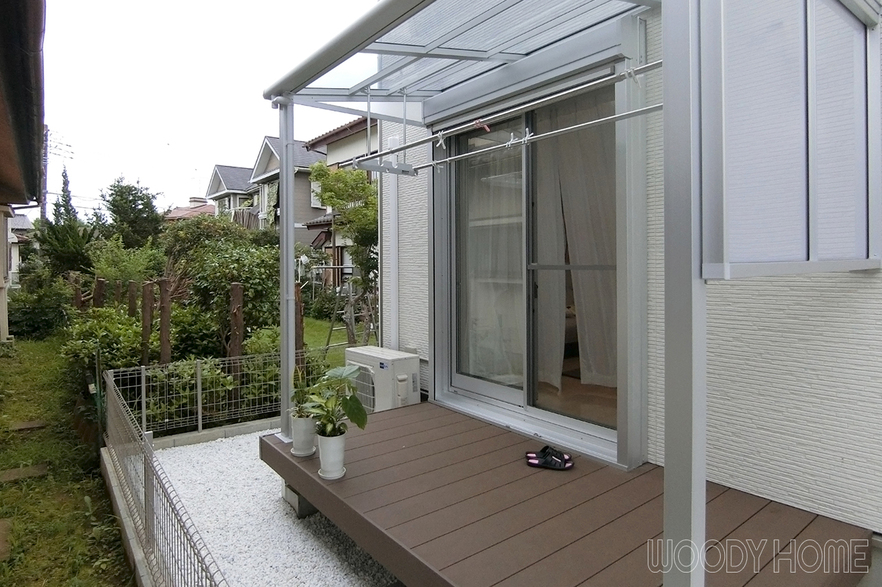 -エクステリア  建売の新築住宅にウッドデッキと窓にシャッターを後付けしてカスタマイズ-