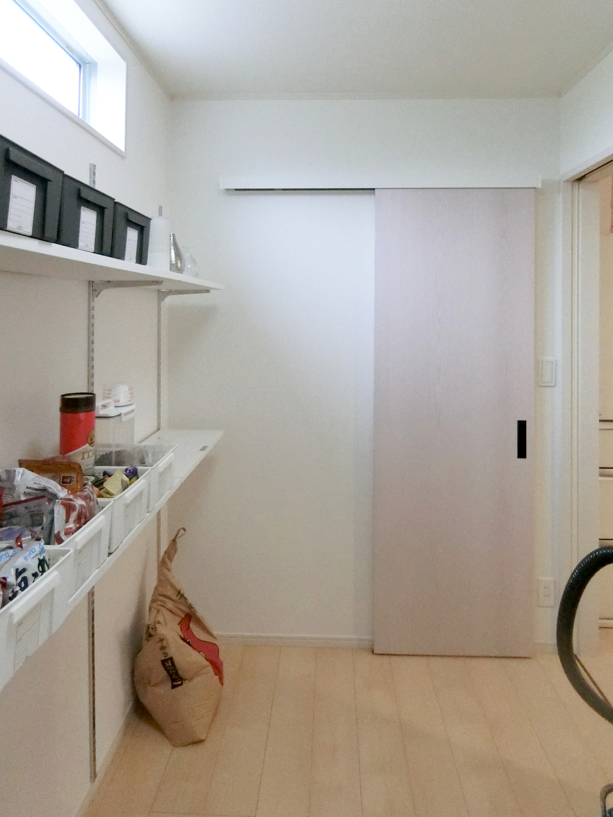 -その他  建売の新築住宅にウッドデッキと窓にシャッターを後付けしてカスタマイズ-