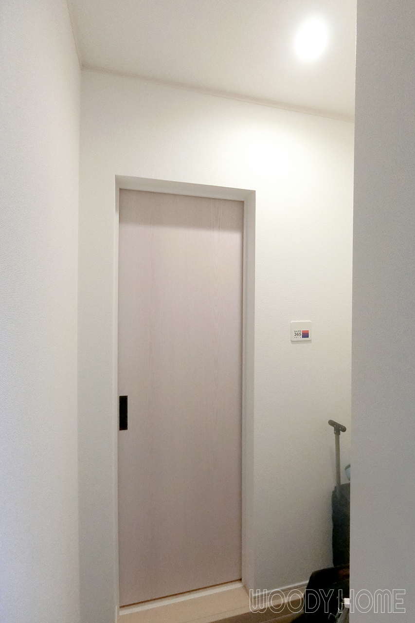 -その他  建売の新築住宅にウッドデッキと窓にシャッターを後付けしてカスタマイズ-
