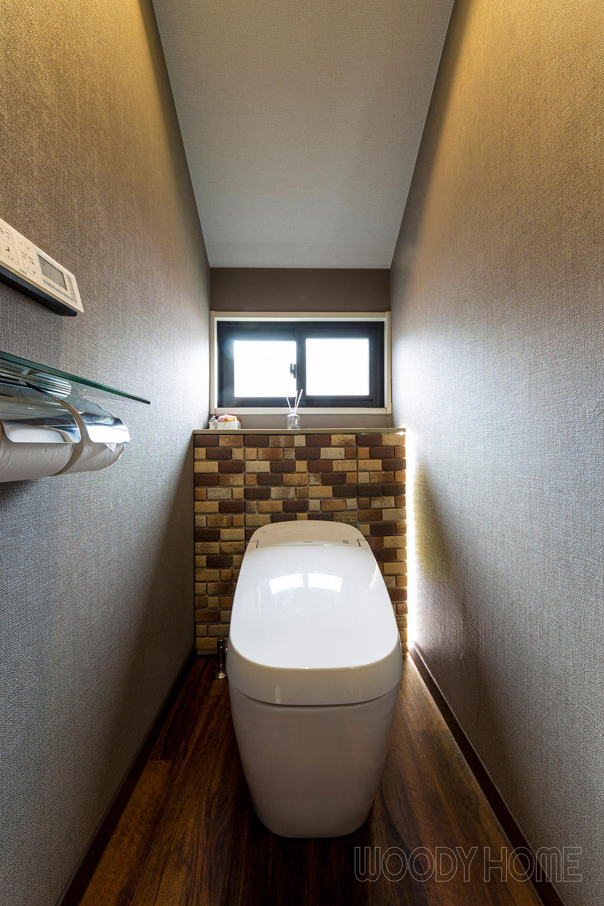 -トイレ  カフェのトイレをイメージしたお洒落なトイレと洗面化粧台リフォーム-