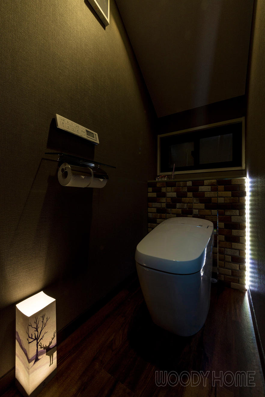 -トイレ  カフェのトイレをイメージしたお洒落なトイレと洗面化粧台リフォーム-