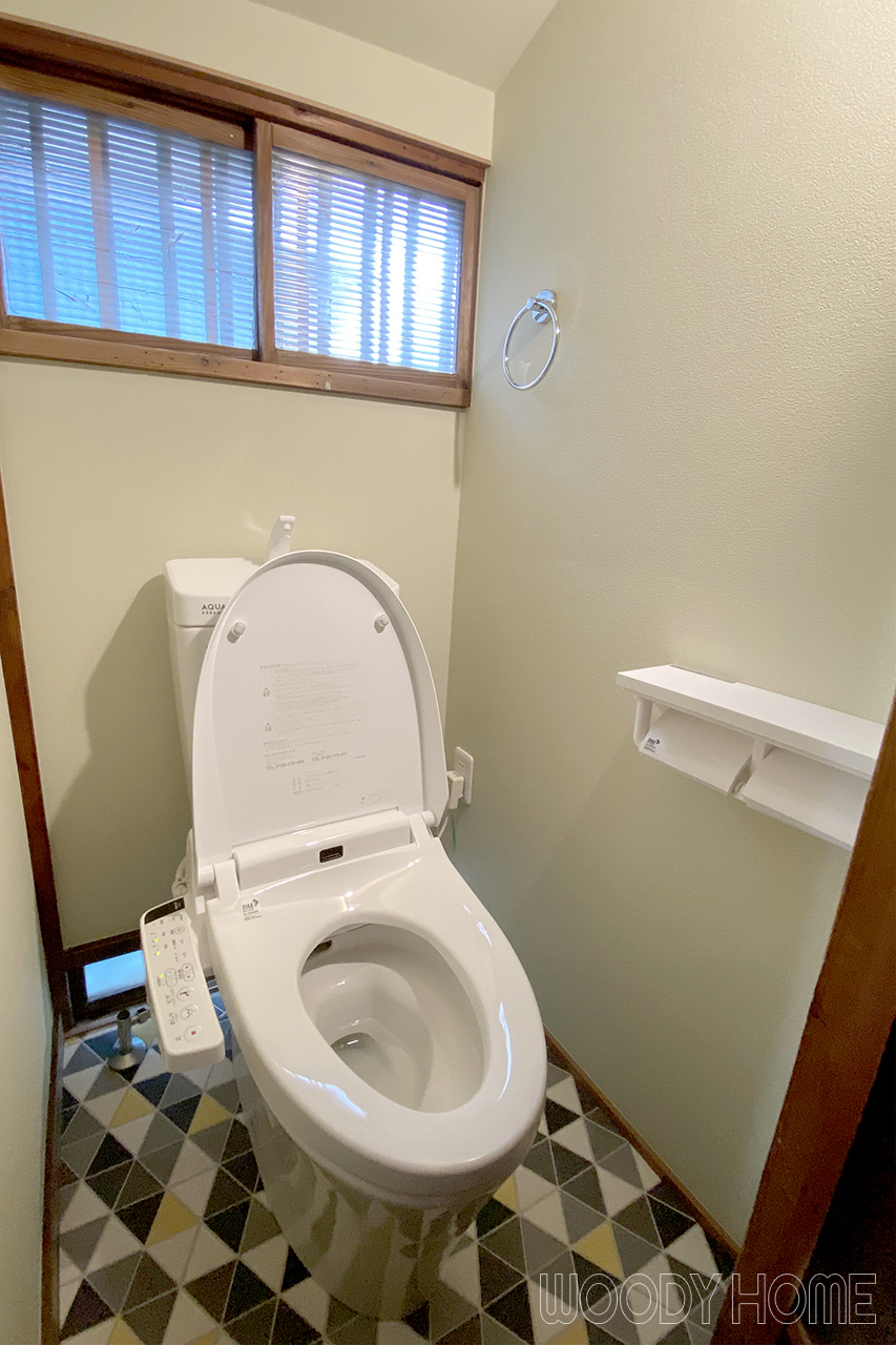 -トイレ  築60年の木造住宅の和式トイレを清潔感溢れるトイレへリフォーム-