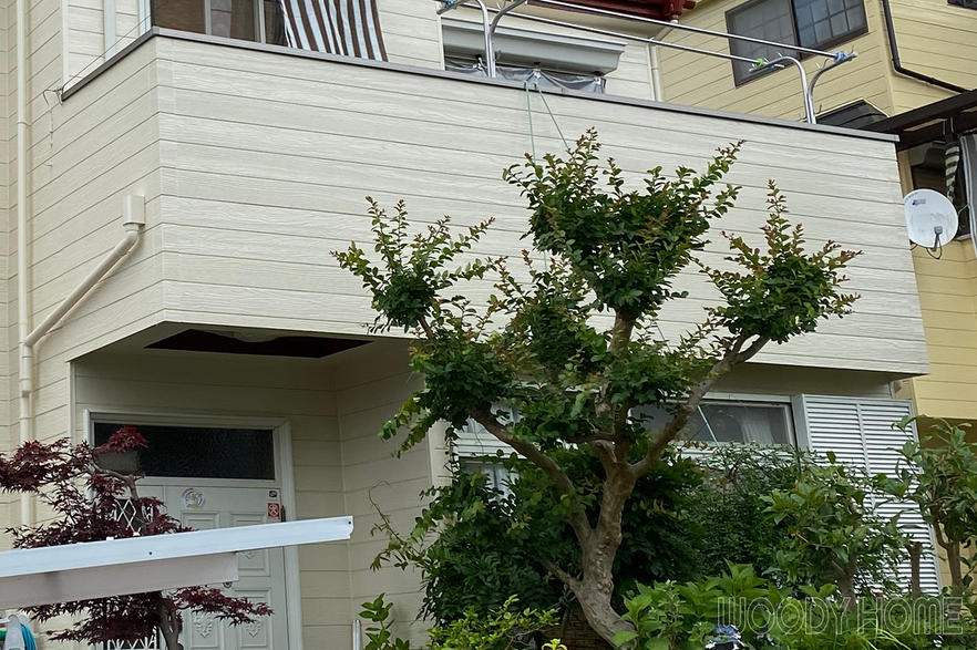 -ベランダ・バルコニー  台風被害からの屋根の復旧－併せて外壁塗装も行い色味にもこだわりました-