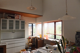 -木造住宅を対面式ダイニングキッチンとペットと楽しく暮らす家へリフォーム-