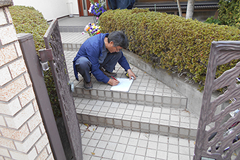 -傾いた塀の改修と、お洒落なアプローチにするエクステリアリフォーム-