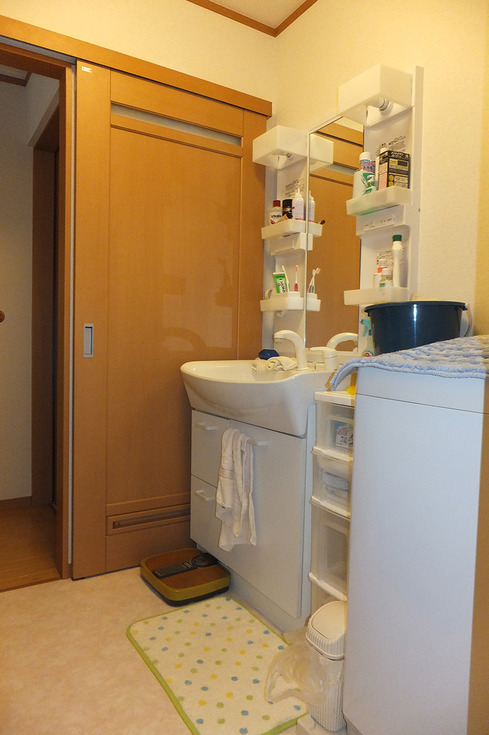 間取り変更 洗濯機置場を室内に 床をバリアフリーにするために引戸に変更