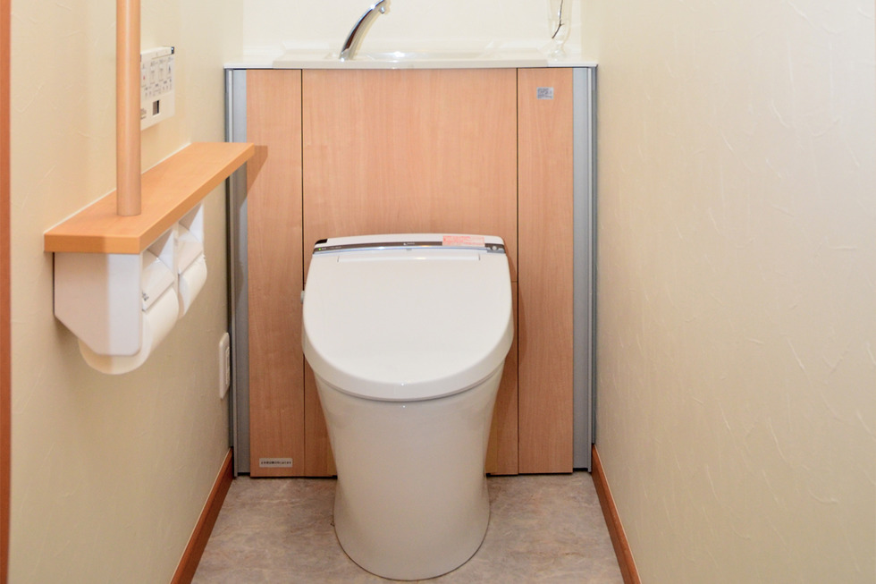 離れのトイレも全て一新