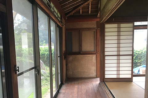 玄関ホール続きの縁側 リフォーム前