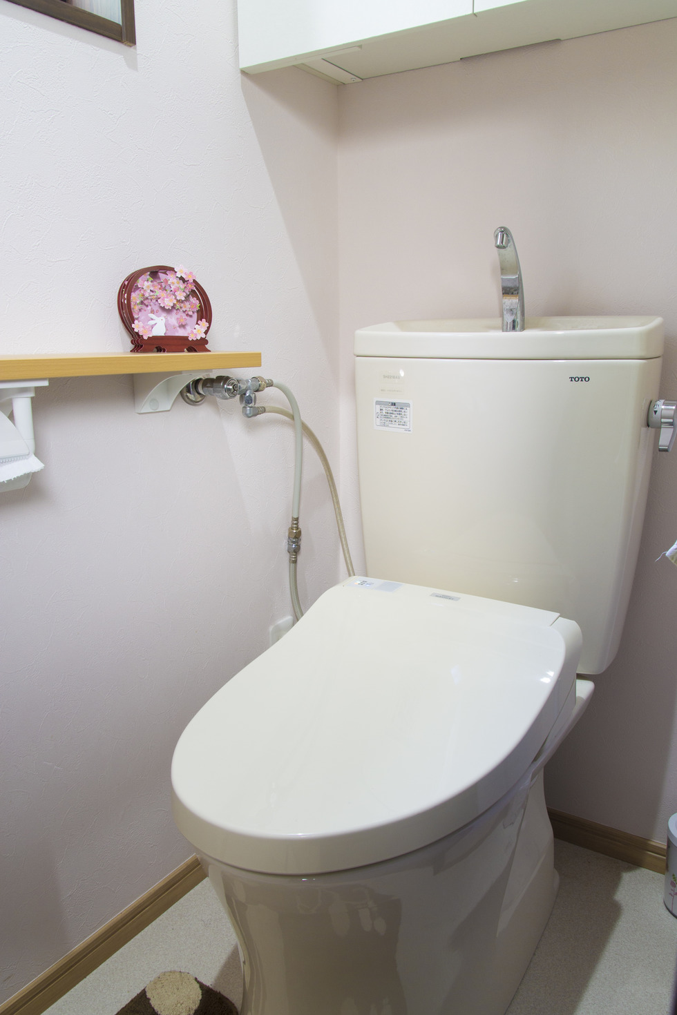 トイレは模様替えと棚の増設のみ