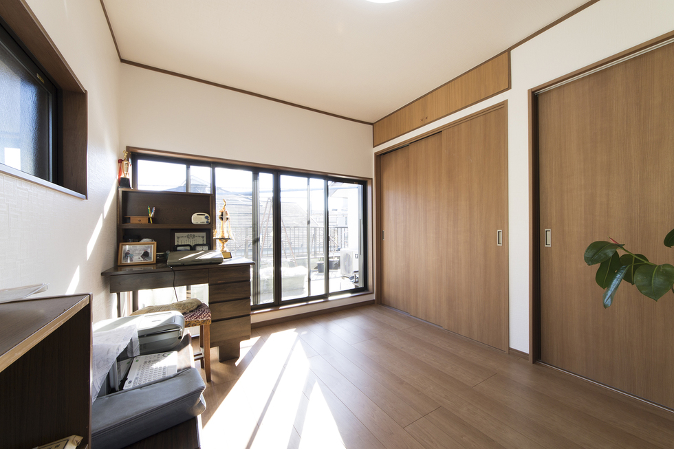 床と建具の色柄を合わせたコーディネート