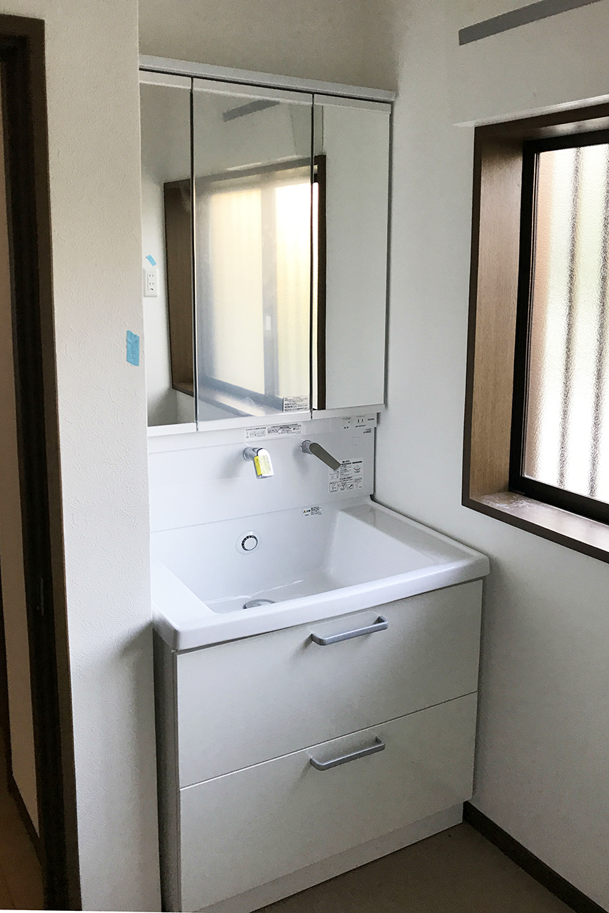 洗濯の予洗い 便利な容量たっぷりの陶器ボウルの洗面台に取り替え