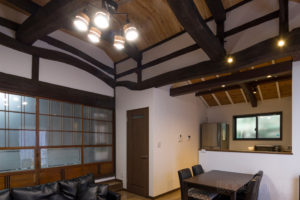 二世帯同居する築200年の家を断熱 間取り変更リフォームで古民家再生
